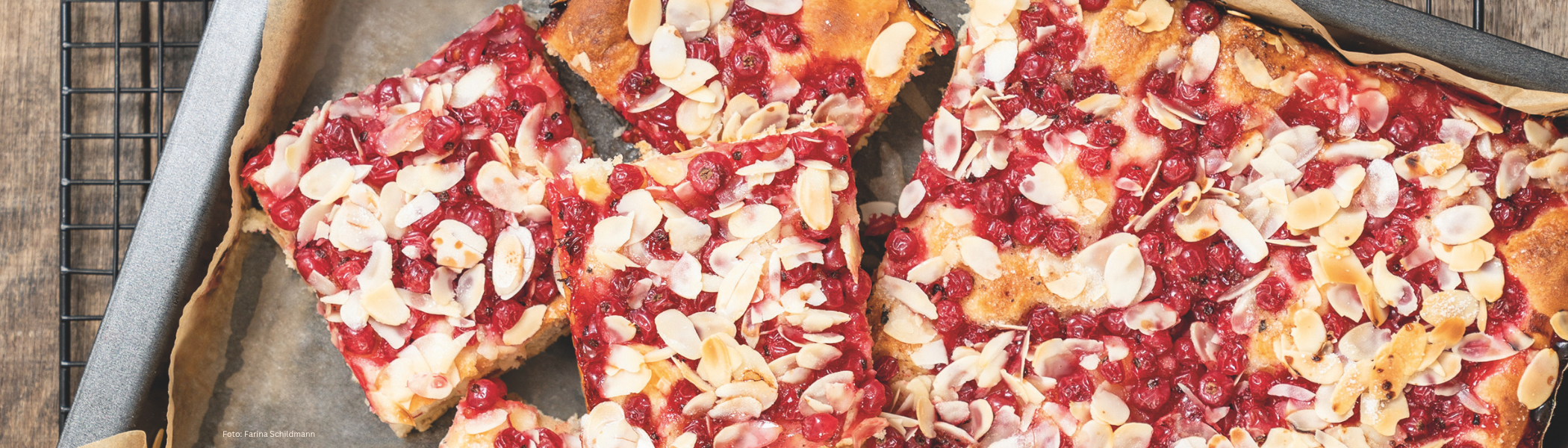 Blechkuchen mit Johannisbeeren