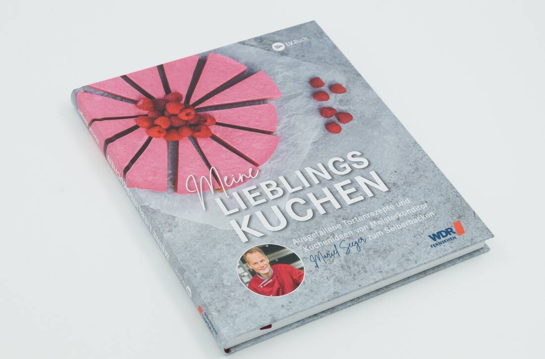 WDR Backbuch Meine Lieblingskuchen von Landwirtschaftsverlag GmbH in grauem Buch mit Schritt für Schritt bebilderten Backanleitungen