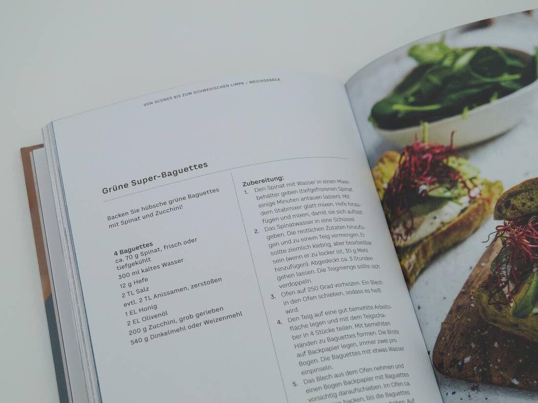Die Gemüsebäckerei Landwirtschaftsverlag GmbH Kochbuch mit grünen Baguette-Rezepten auf aufgeschlagener Seite