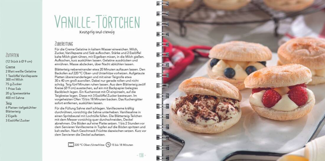 Kuchen, Torten Teilchen von Landwirtschaftsverlag GmbH, Rezeptbuch mit Vanille Törtchen auf Metalltablett