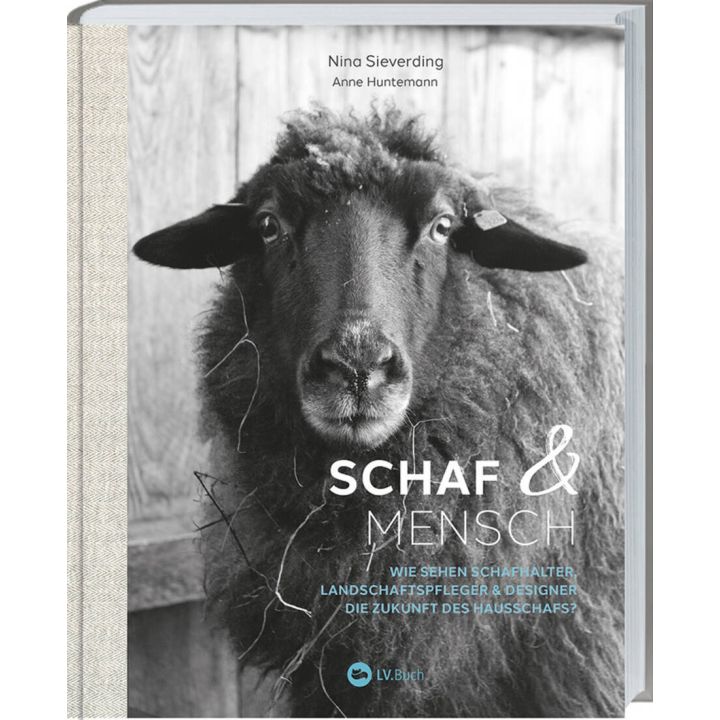 Buchcover mit schwarzem Schaf im Vordergrund. Titel: "Schaf & Mensch". Autorinnen: Nina Sieverding, Anne Huntemann. Untertitel: "Wie sehen Schafhalter, Landschaftspfleger & Designer die Zukunft des Hausschafs?" Verlag: LV.Buch.